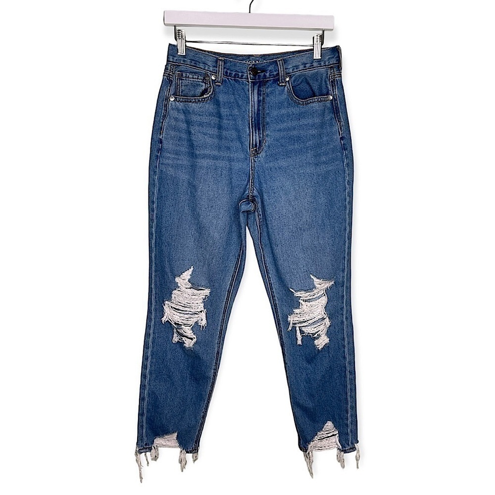 American Eagle Women’s Distressed High Rise‎ Mom Jeans in Medium Wash Size 8